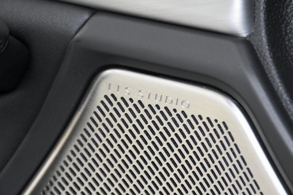 Vehicle image 12 of 33