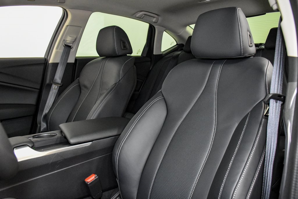 Vehicle image 14 of 33