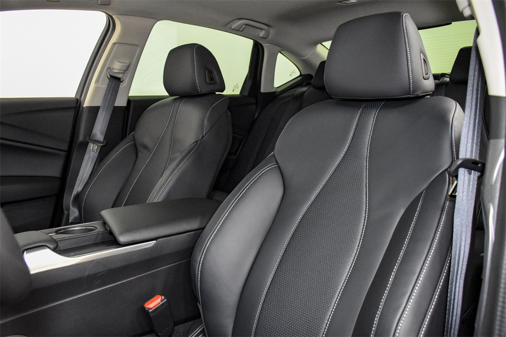 Vehicle image 14 of 33