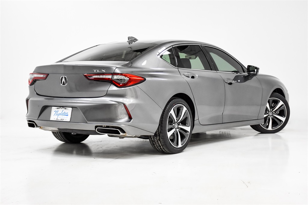 Vehicle image 4 of 33