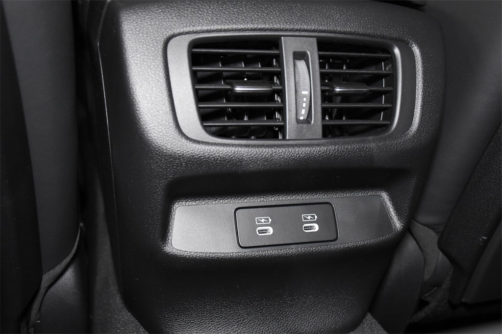 Vehicle image 31 of 33