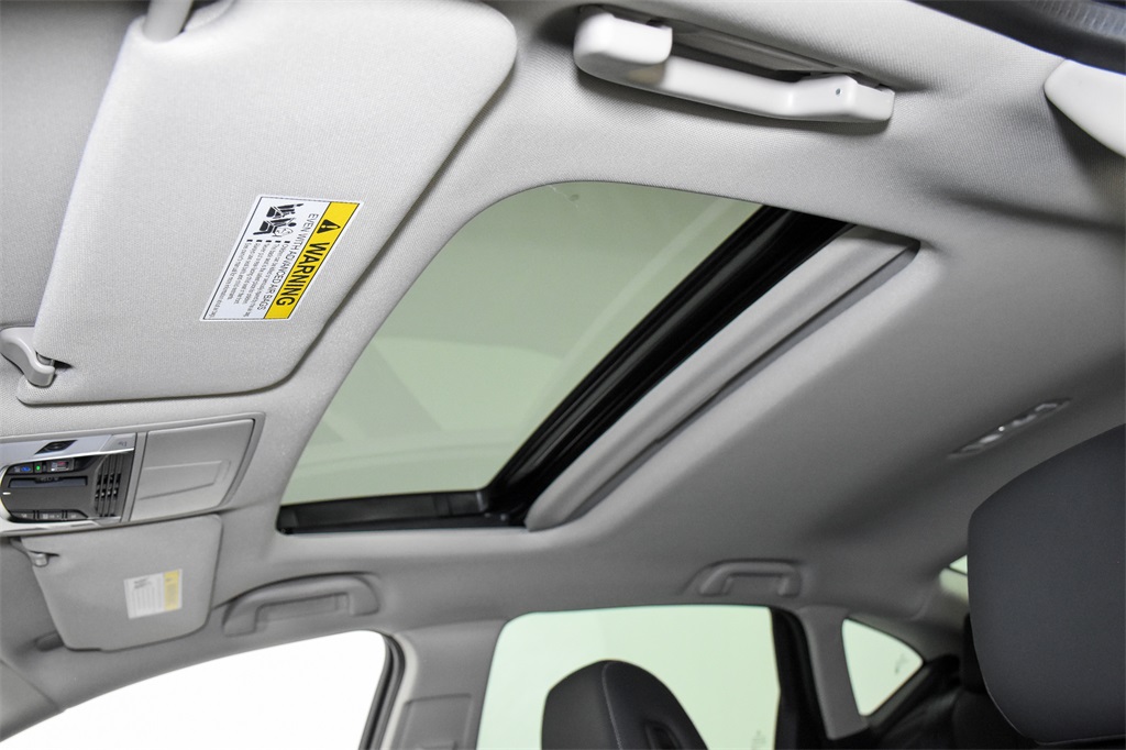 Vehicle image 13 of 33