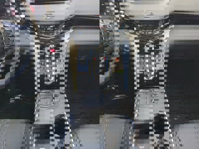 Vehicle image 17 of 31