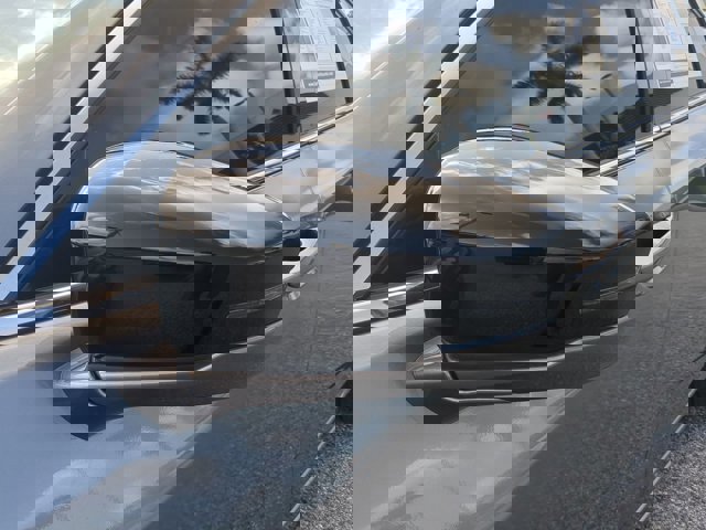 Vehicle image 10 of 31