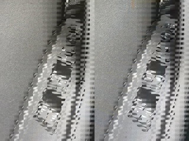 Vehicle image 24 of 31
