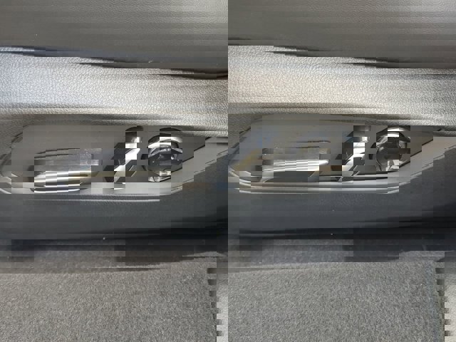 Vehicle image 18 of 31
