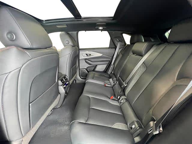 Vehicle image 33 of 41