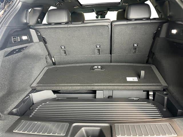 Vehicle image 37 of 41