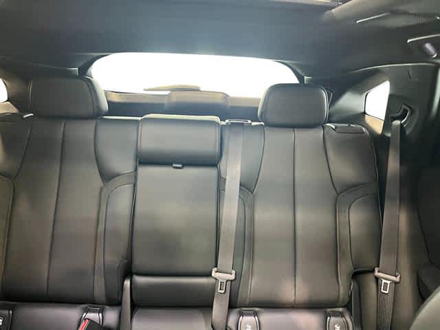 Vehicle image 32 of 41