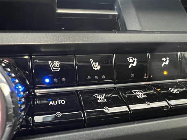 Vehicle image 28 of 41