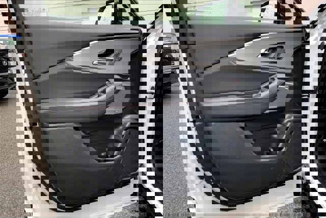 Vehicle image 13 of 20
