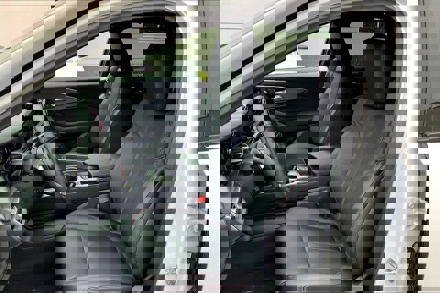 Vehicle image 14 of 20