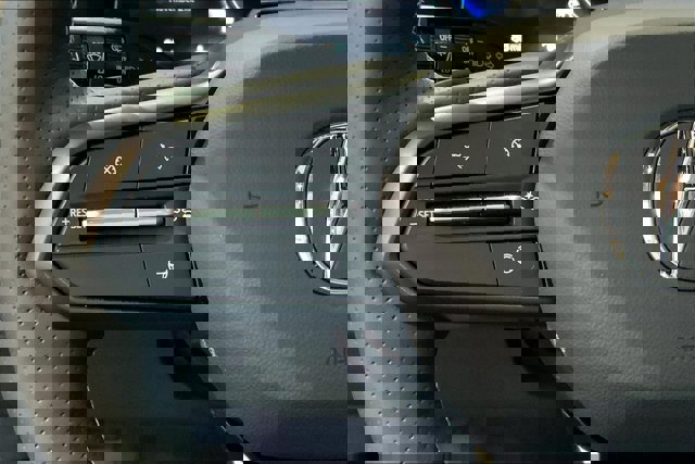 Vehicle image 8 of 20