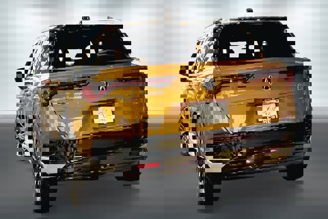 Vehicle image 4 of 20