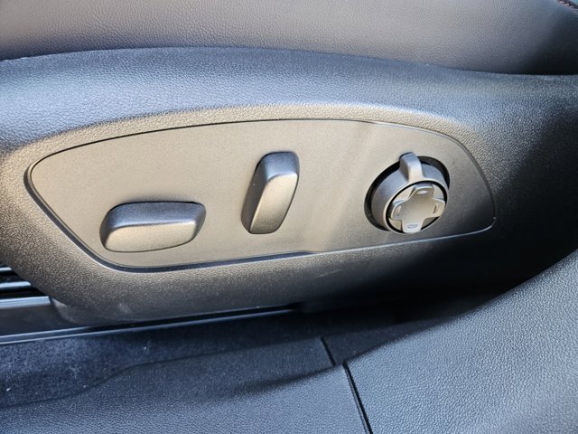 Vehicle image 7 of 13