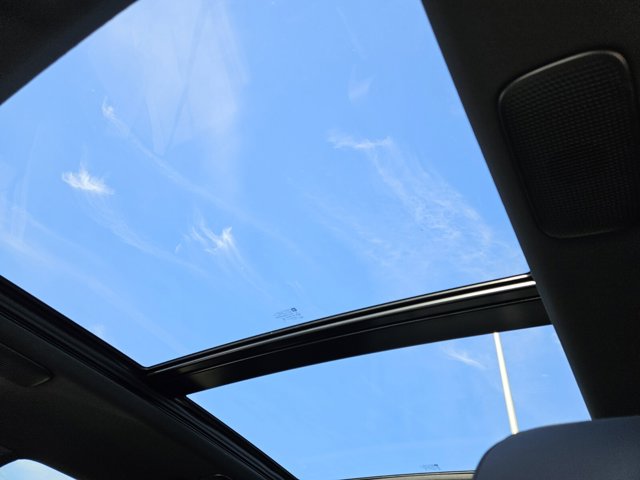 Vehicle image 8 of 13