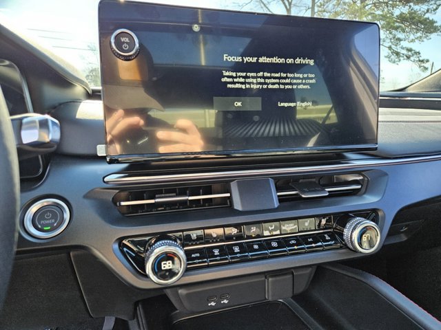 Vehicle image 12 of 13