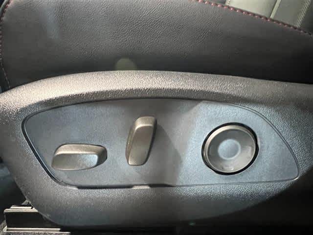 Vehicle image 19 of 40