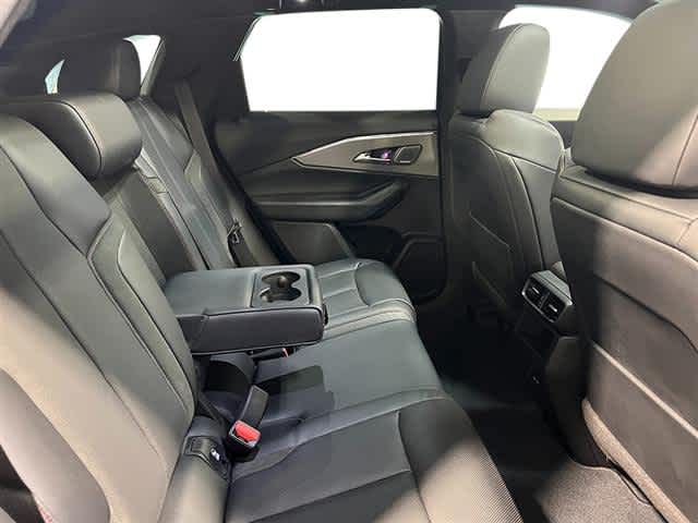 Vehicle image 34 of 40