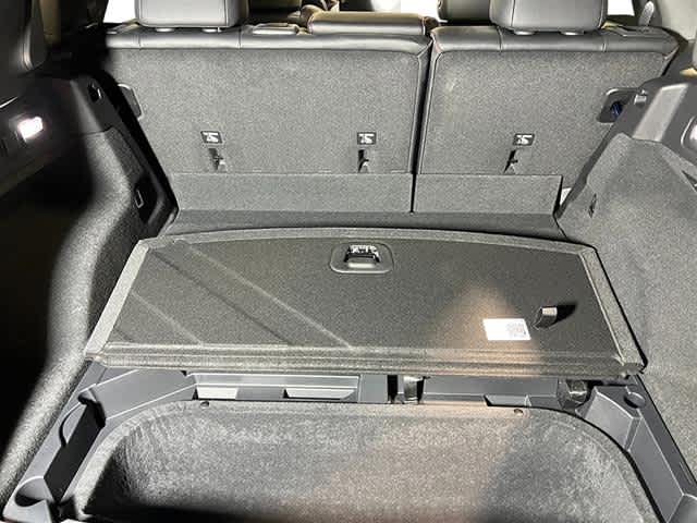 Vehicle image 38 of 40