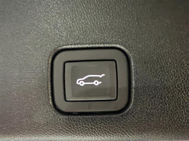 Vehicle image 36 of 40
