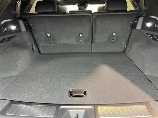 Vehicle image 37 of 40