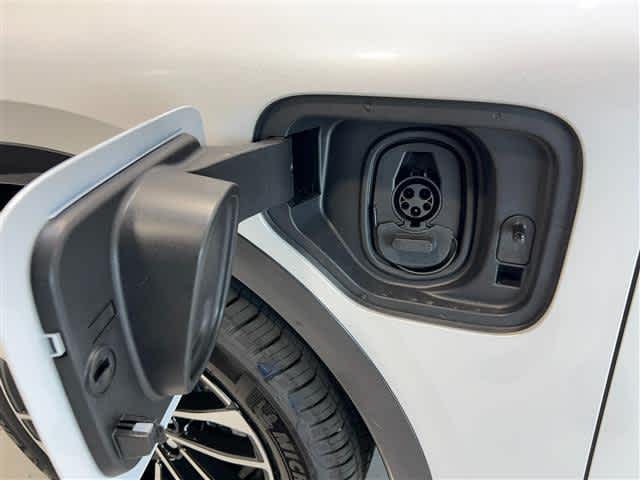 Vehicle image 13 of 40