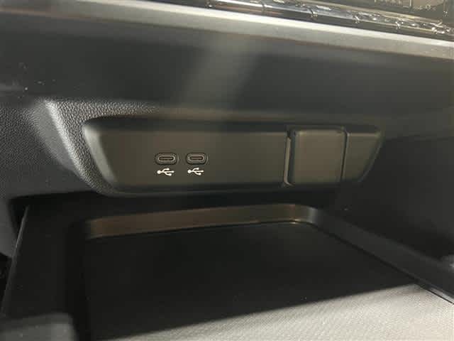 Vehicle image 22 of 40