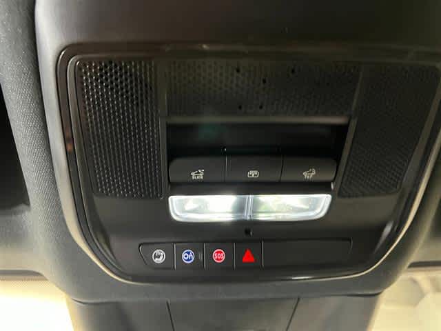 Vehicle image 23 of 40
