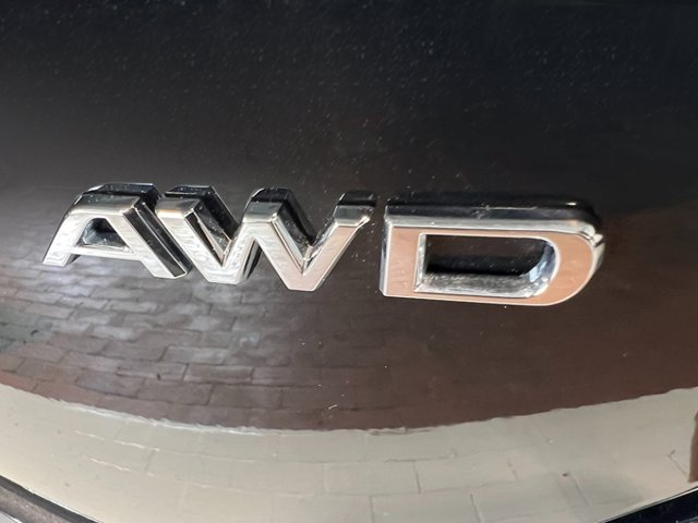Vehicle image 11 of 40