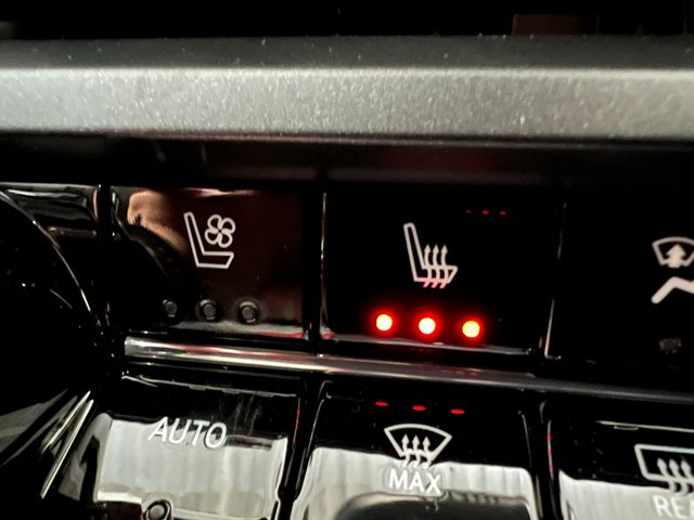 Vehicle image 26 of 40