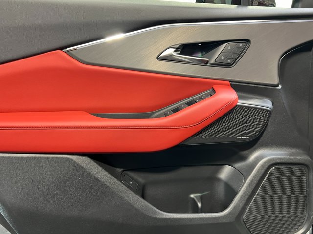 Vehicle image 17 of 40