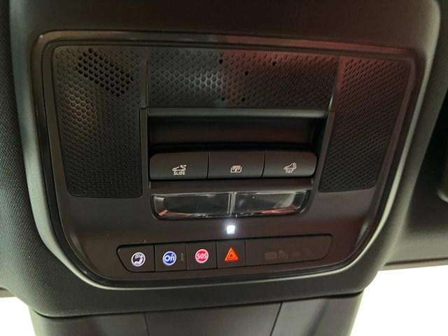 Vehicle image 23 of 40