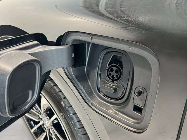 Vehicle image 13 of 40