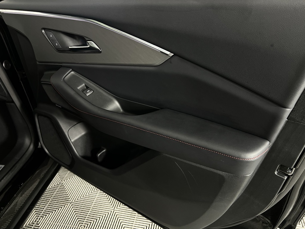 Vehicle image 34 of 62