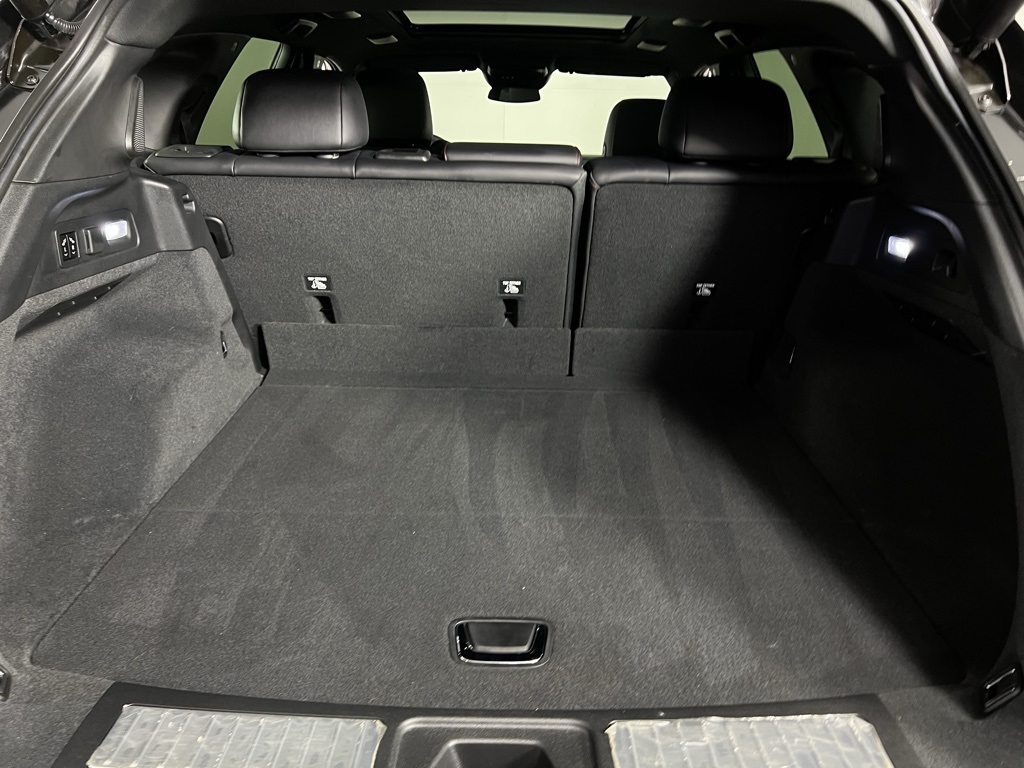 Vehicle image 28 of 62