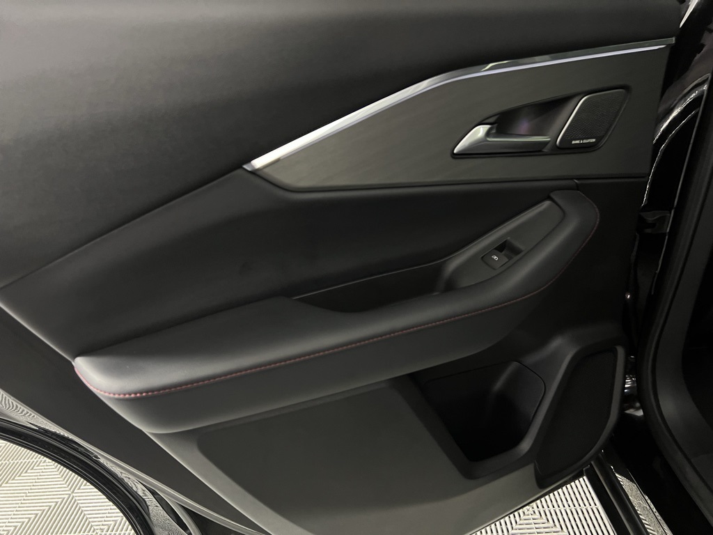 Vehicle image 27 of 62