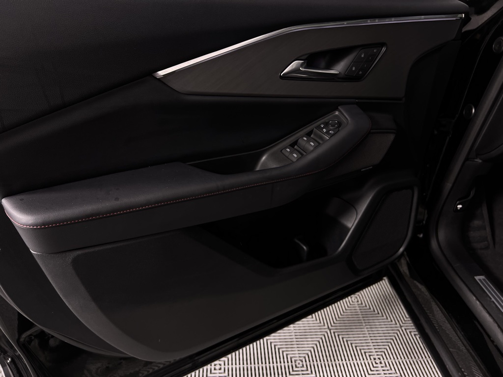 Vehicle image 25 of 62