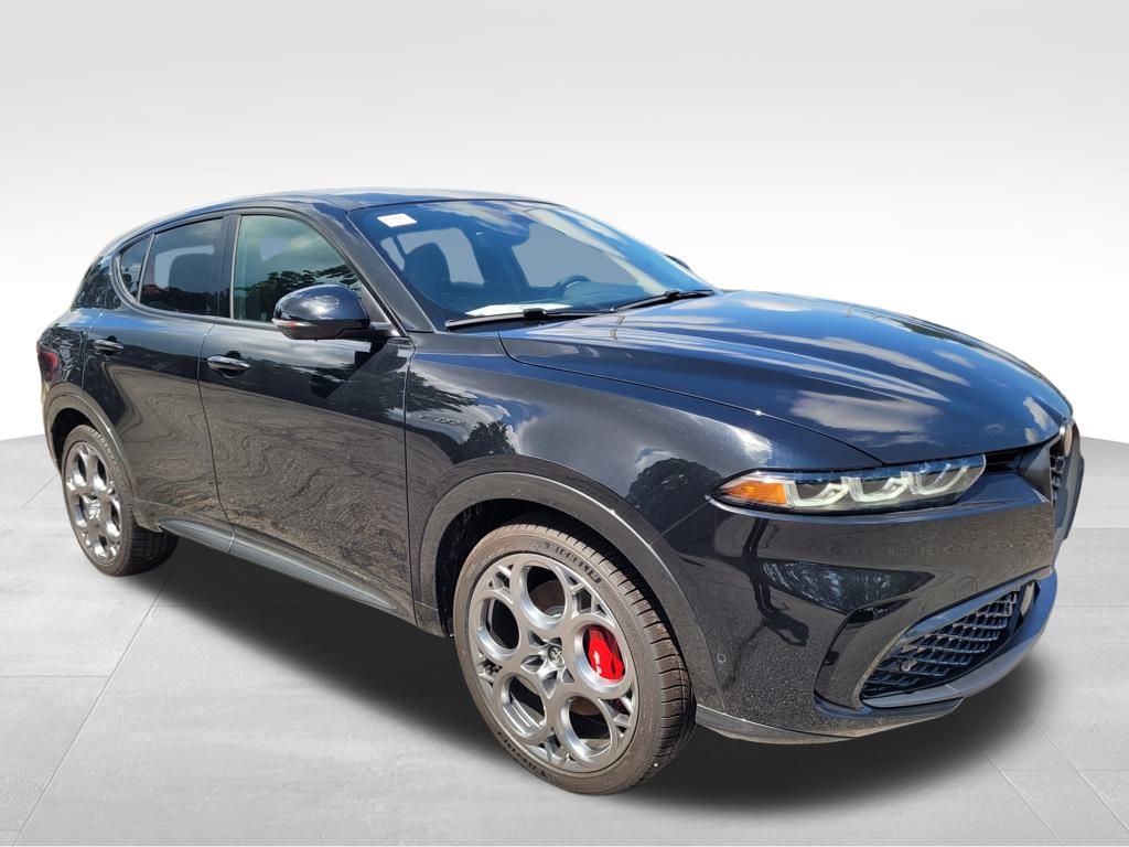 2024 Alfa Romeo Tonale Veloce Image 2 of 18