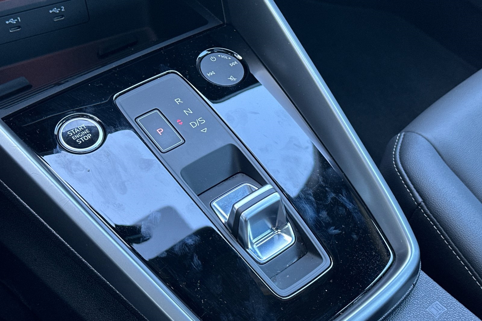 Vehicle image 22 of 34