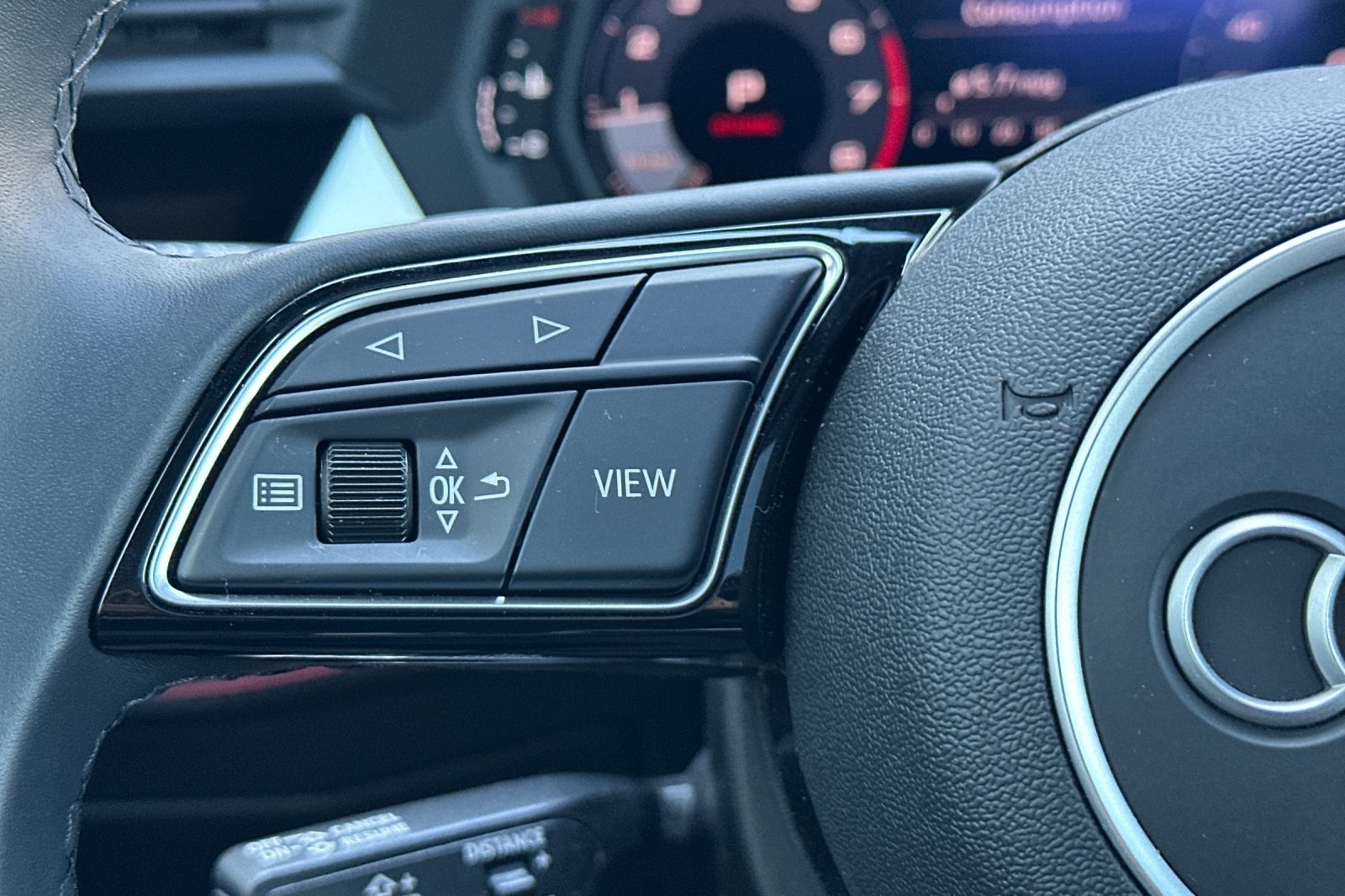 Vehicle image 25 of 34