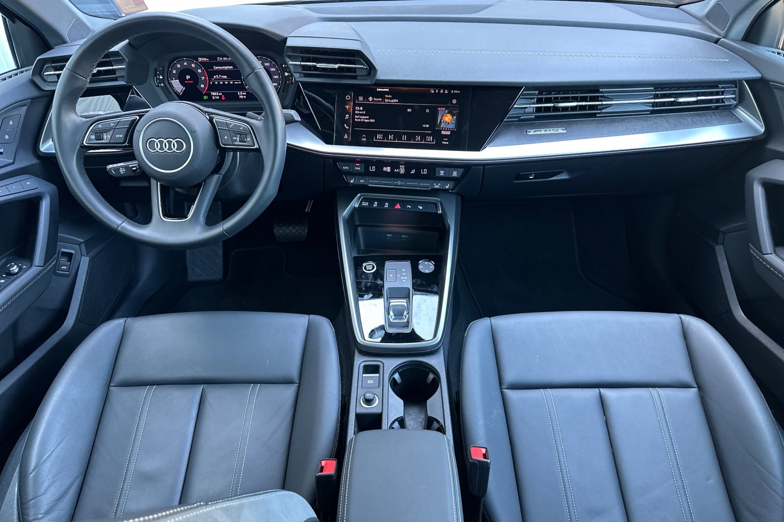 Vehicle image 14 of 34