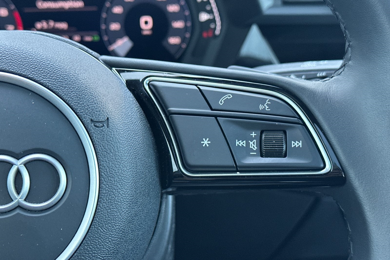 Vehicle image 26 of 34