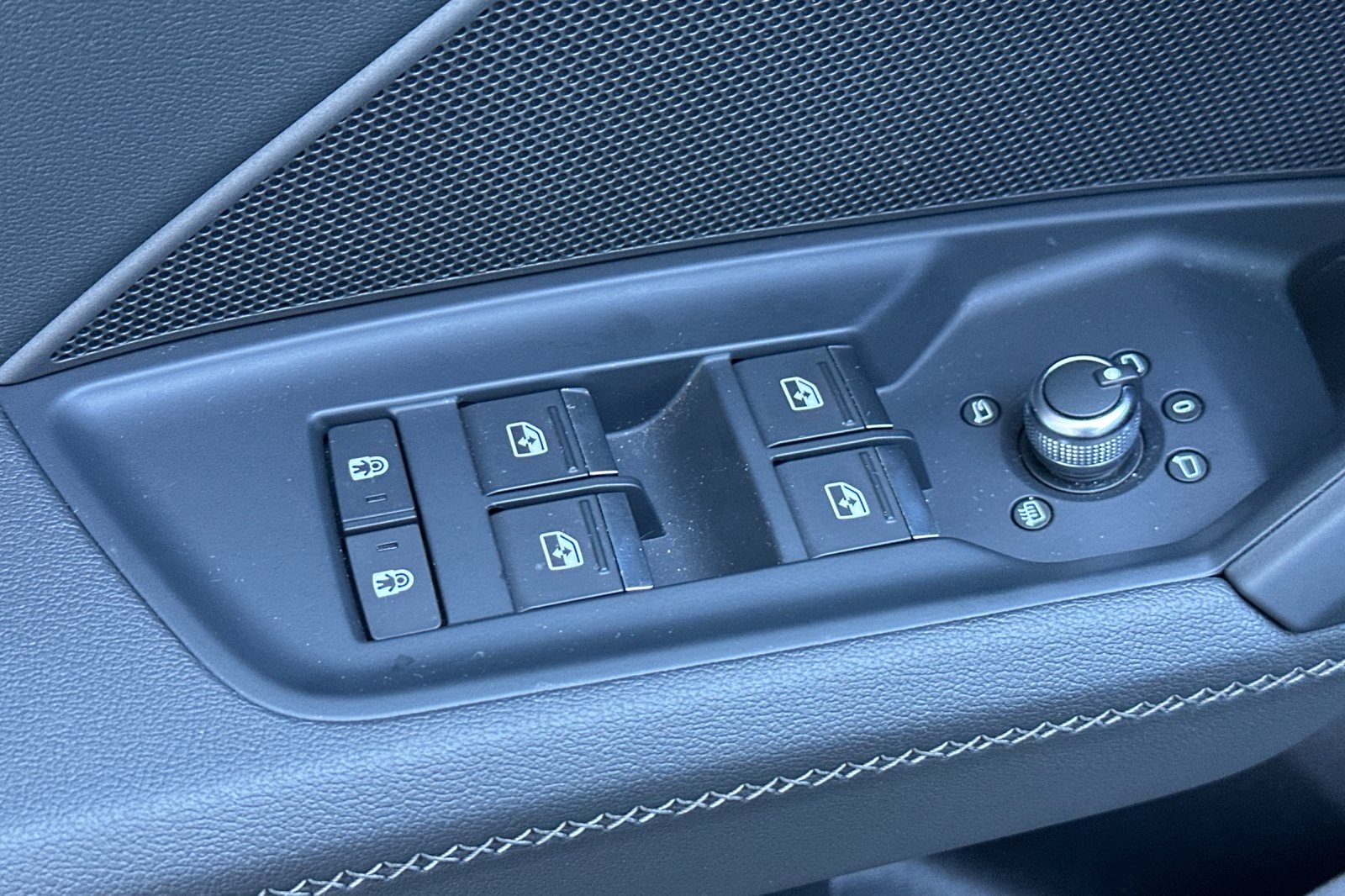 Vehicle image 11 of 34