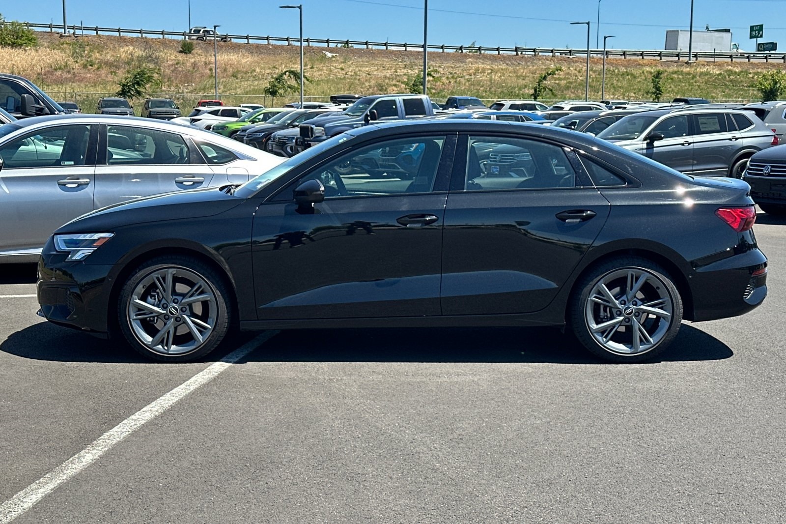 Vehicle image 8 of 34