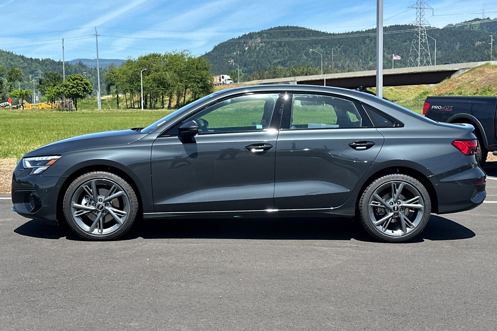 Vehicle image 9 of 25