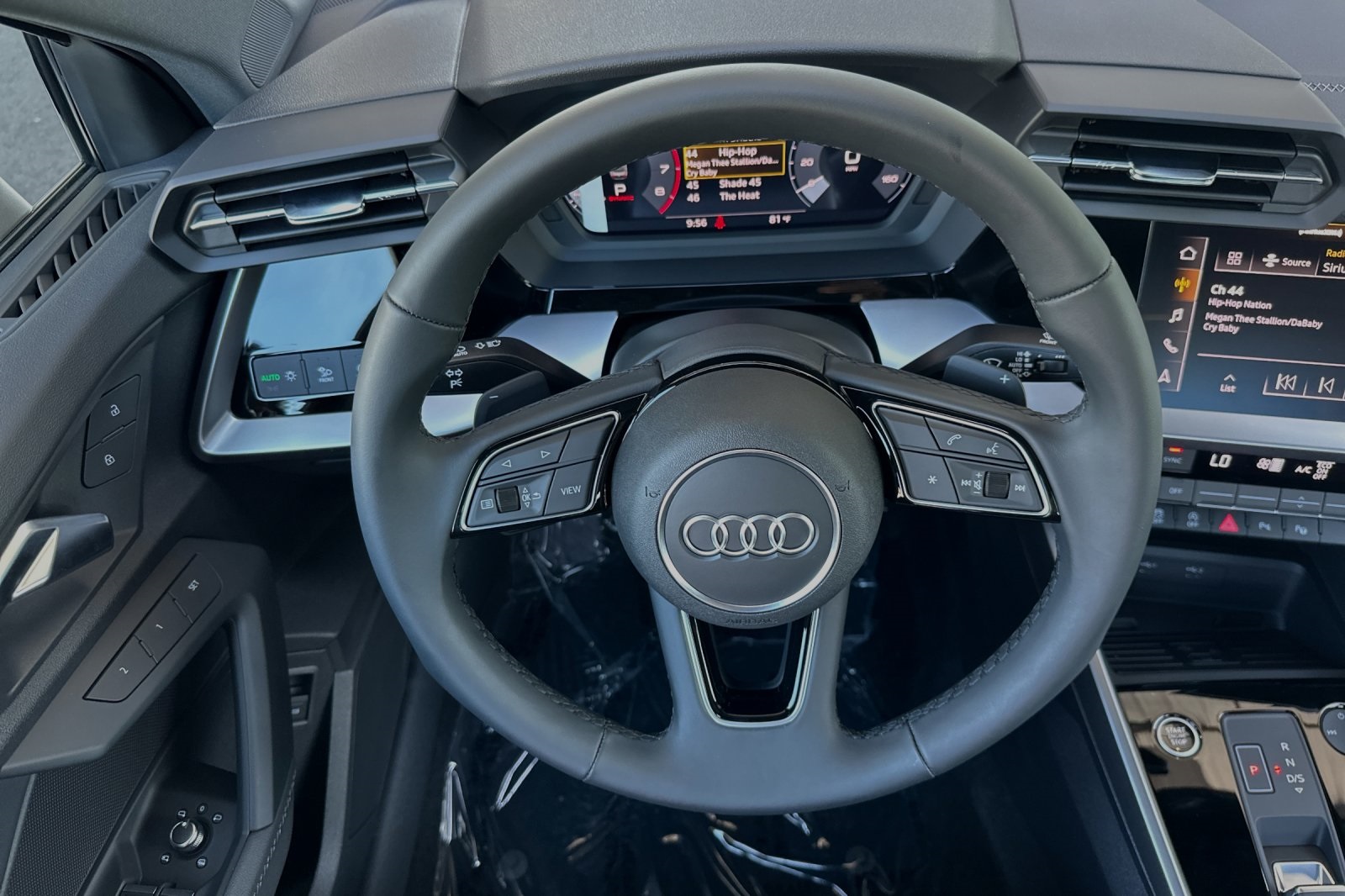 Vehicle image 14 of 25