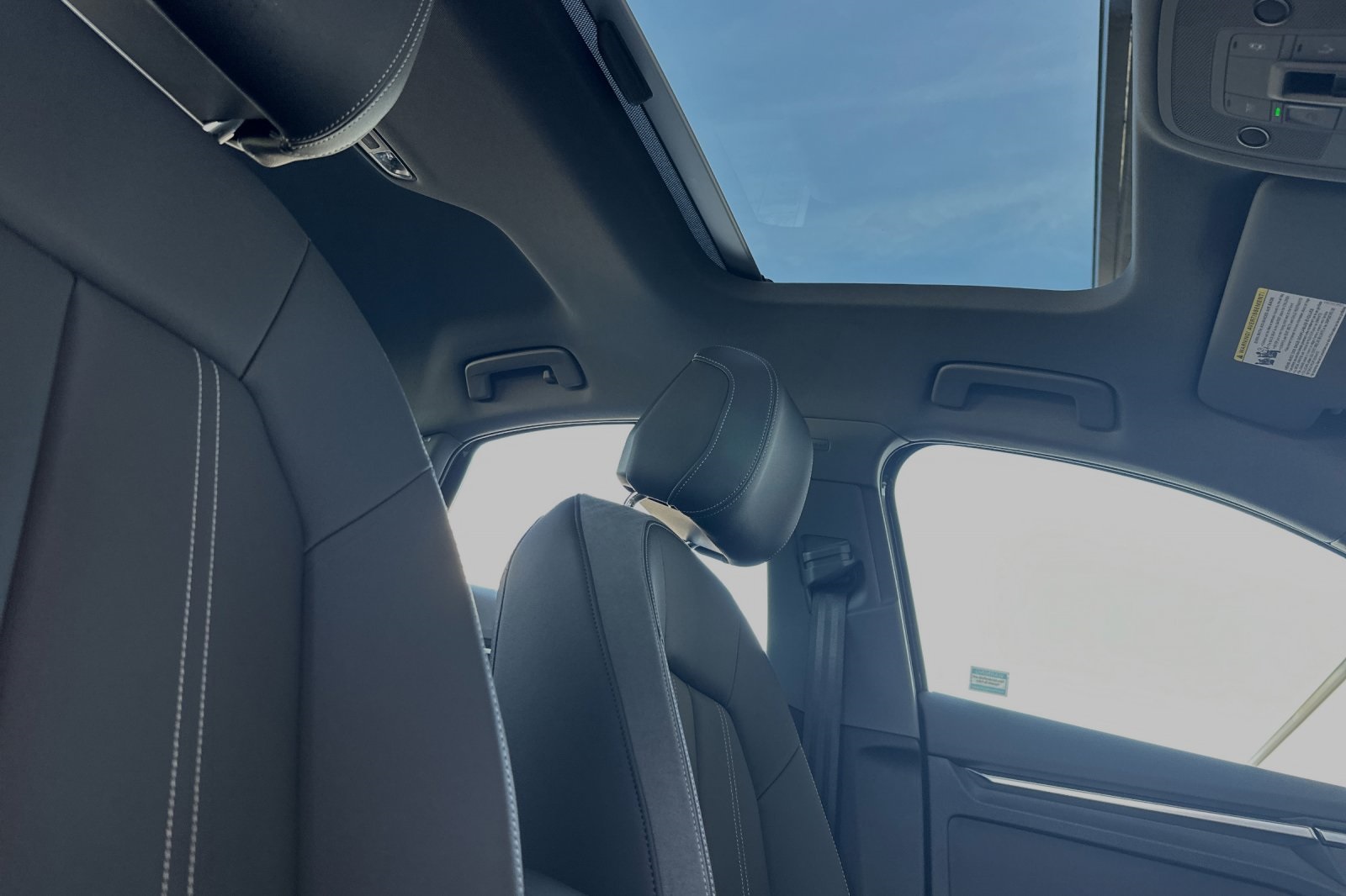Vehicle image 16 of 25