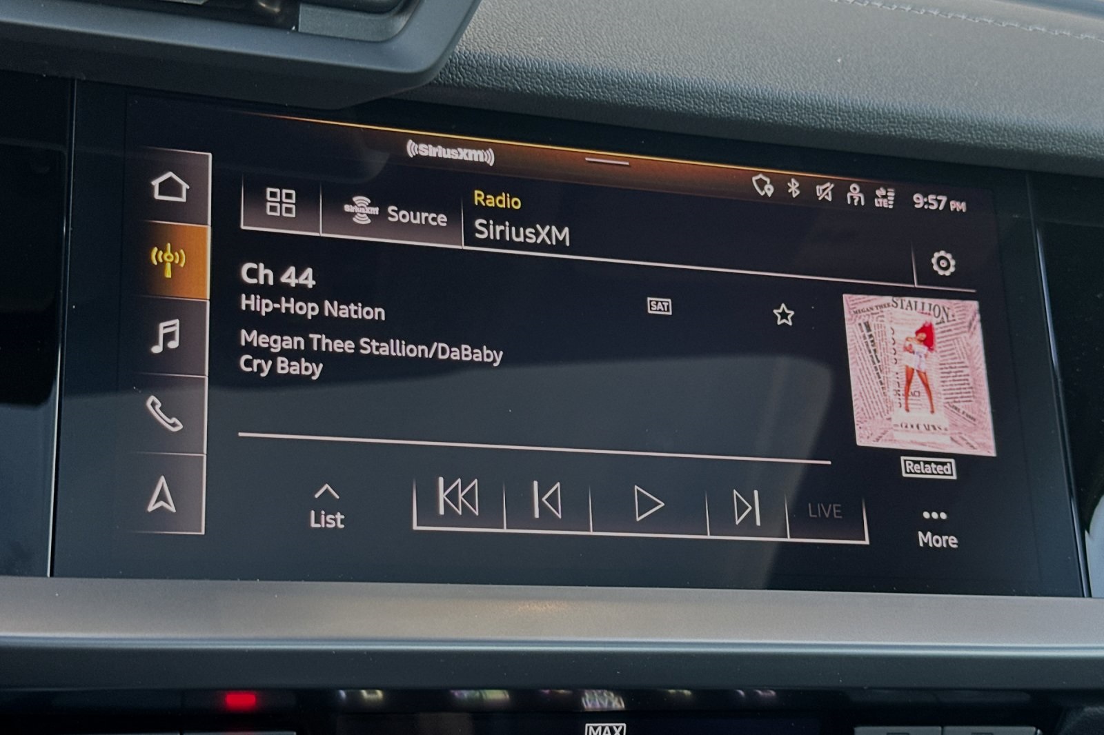 Vehicle image 17 of 25