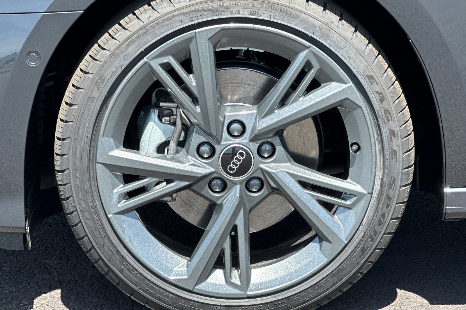 Vehicle image 23 of 25